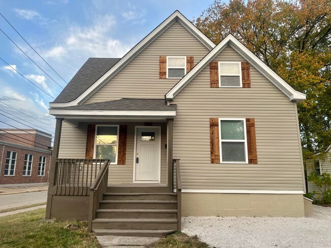 Building Photo - Beautifully Updated 4 Bed 2.5 Bath House!