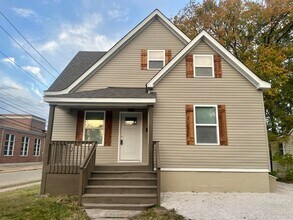 Building Photo - Beautifully Updated 4 Bed 2.5 Bath House!