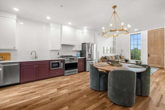 Building Photo - 4611 S 47th St