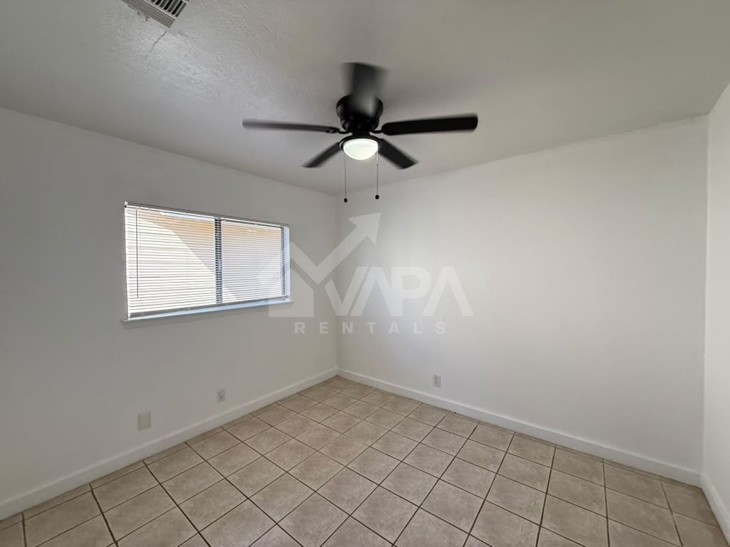 Building Photo - 827 Blue Astor Dr