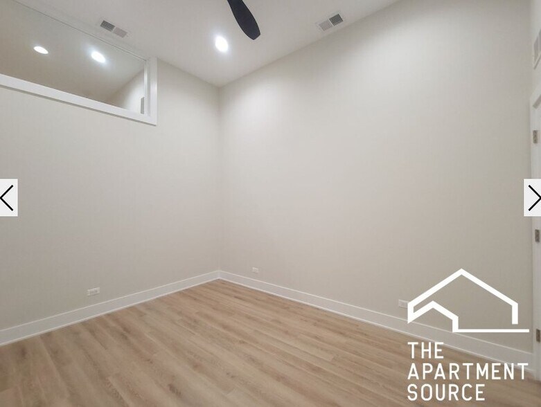 Building Photo - 3829 N Southport Ave