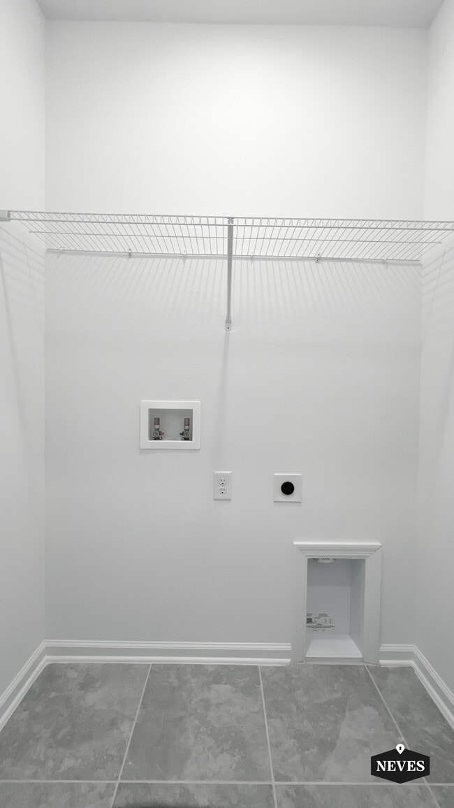 Building Photo - 2562 Skyline Lp