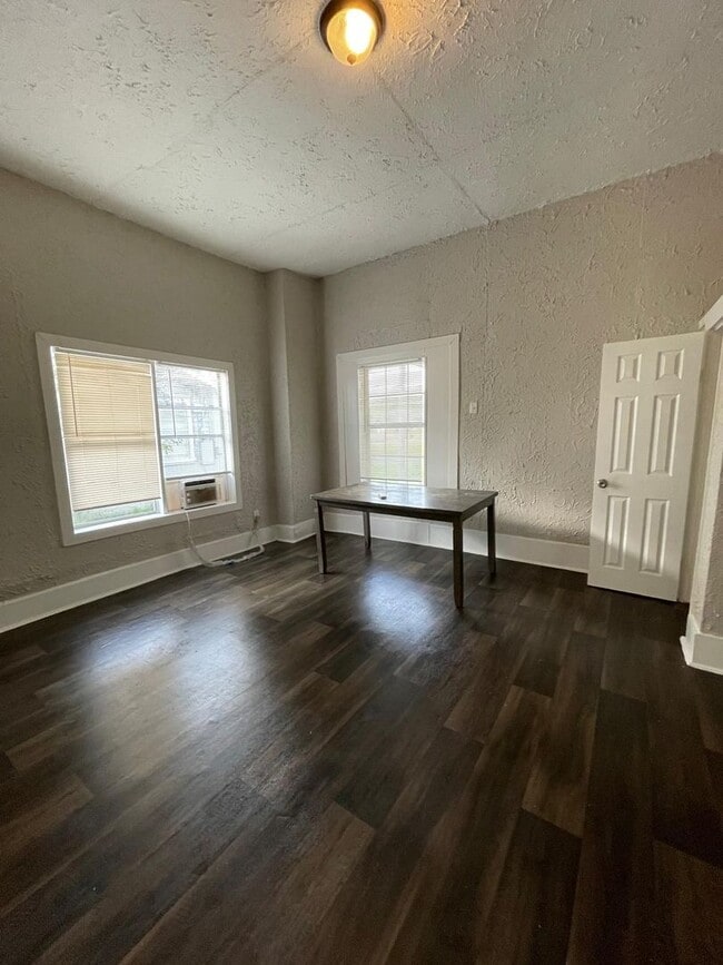 Building Photo - Great 4/2 property with recent updates!