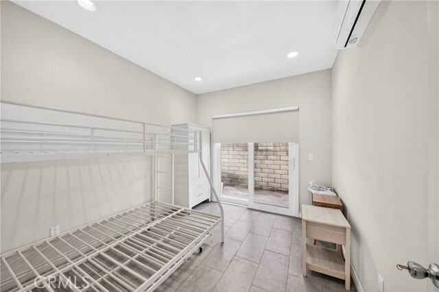 Building Photo - 525 W Woodcrest Ave