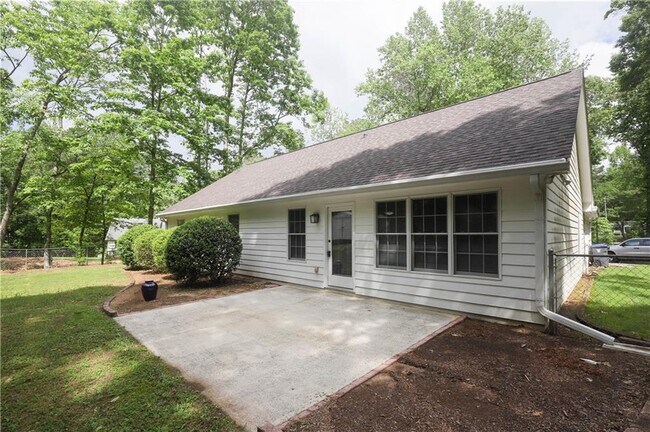 Building Photo - 721 Whitehead Rd