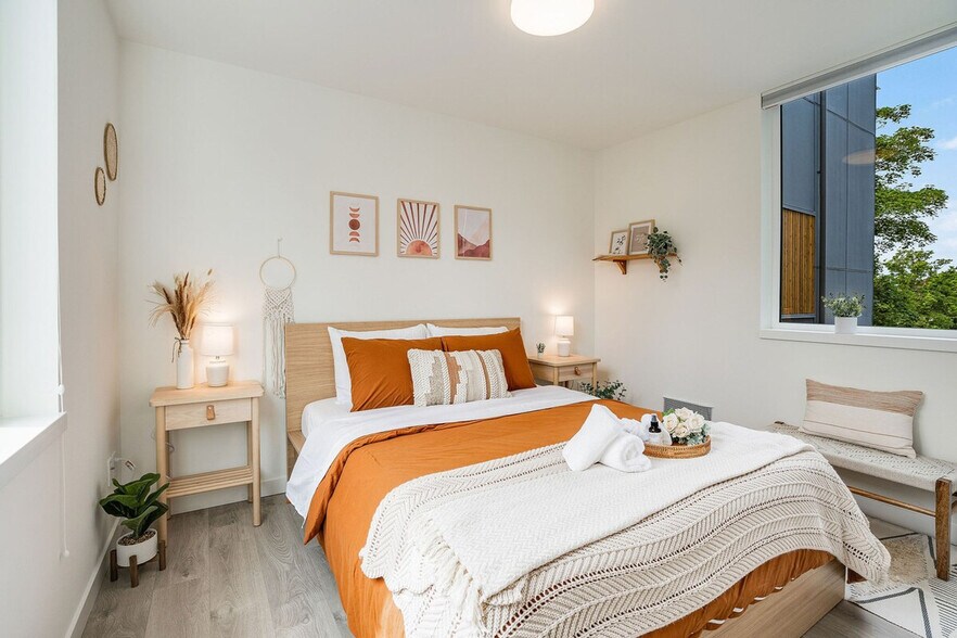 Building Photo - 1414 E Howell St