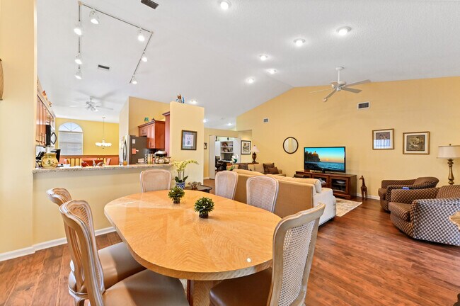 Building Photo - 9553 Shadybrook Dr