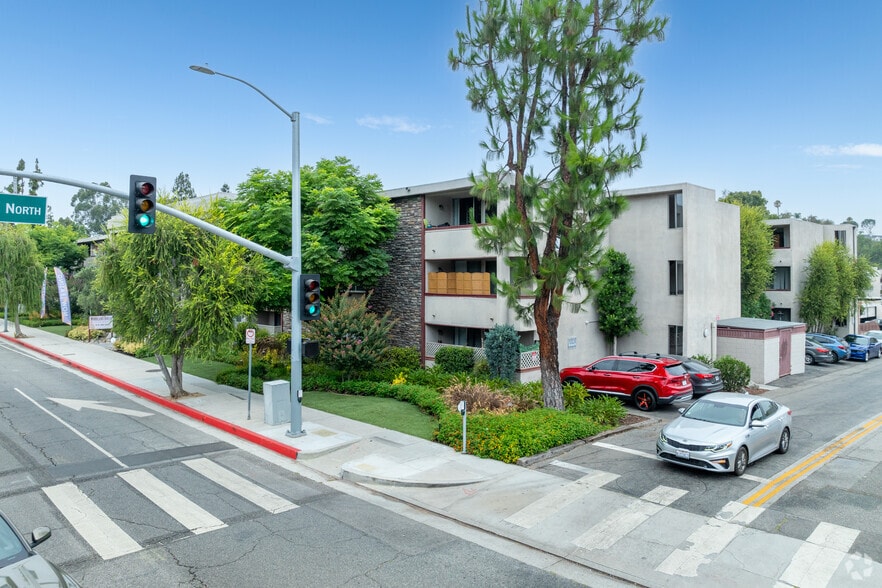 Primary Photo - Woodland House Apartments
