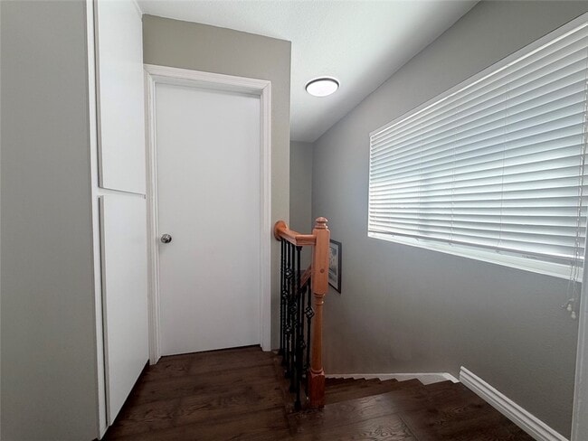 Building Photo - 1149 Barston Ave