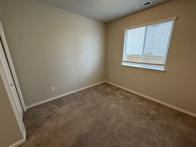 Building Photo - Beautiful, 5-Bedroom Camas Home