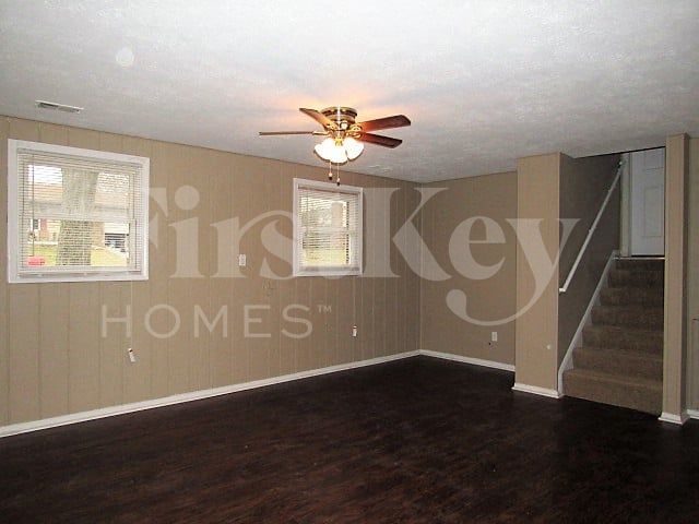 Building Photo - 5507 Armstrong Dr