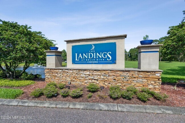 Building Photo - Renovated Condo in a Convenient Location!