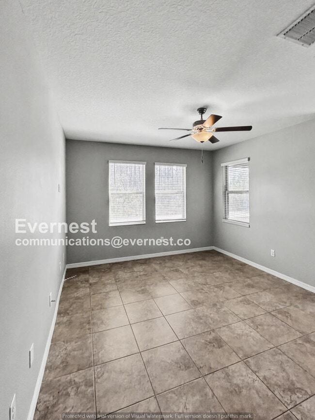 Building Photo - Limited Time Special Offer / 3 Bed, 2.5 Bath Townhome with Garage / Pet-Friendly / Vouchers Accep...