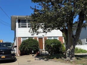 Building Photo - 5 Yennicock Ave