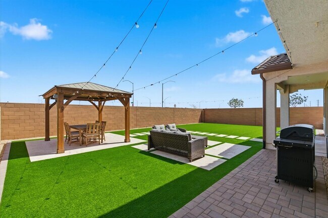 Building Photo - 5935 S Coyote Canyon