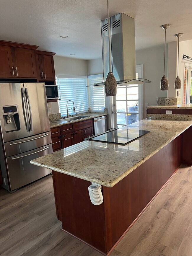 Building Photo - 10034 Via La Cantera