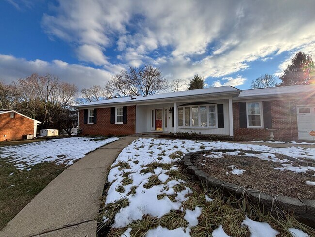 Building Photo - 136 Grimes St