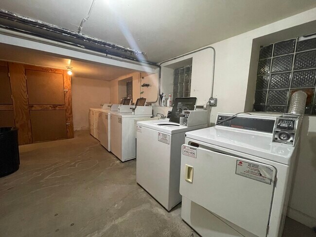 Building Photo - 3601 W Le Moyne St