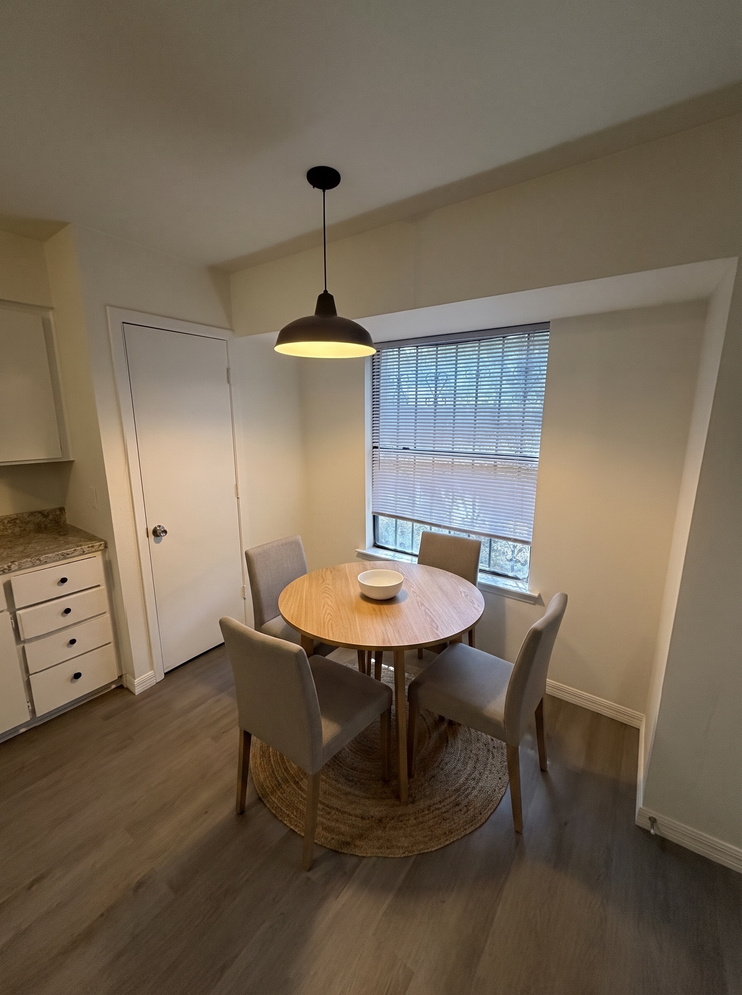 Breakfast Nook-staged - 3408 Sydney St