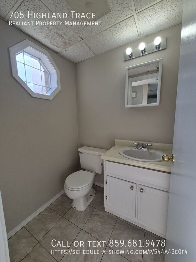 Building Photo - 705 Highland Trce