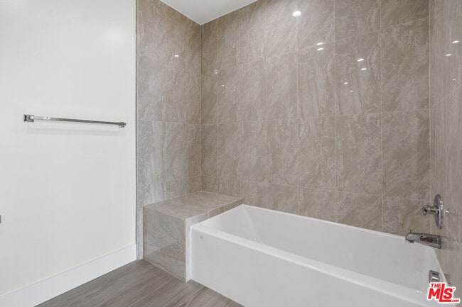 Building Photo - 11042 La Maida St