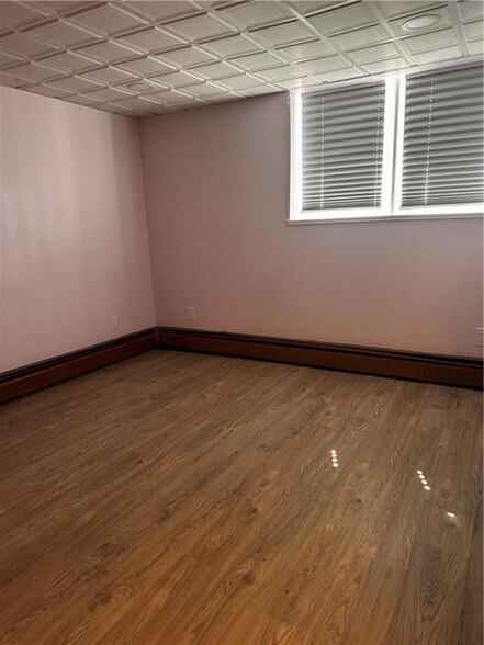 Building Photo - 24 Lewis St