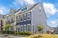Building Photo - End Unit Townhome with many Upgrades - Downtown Wake Forest!