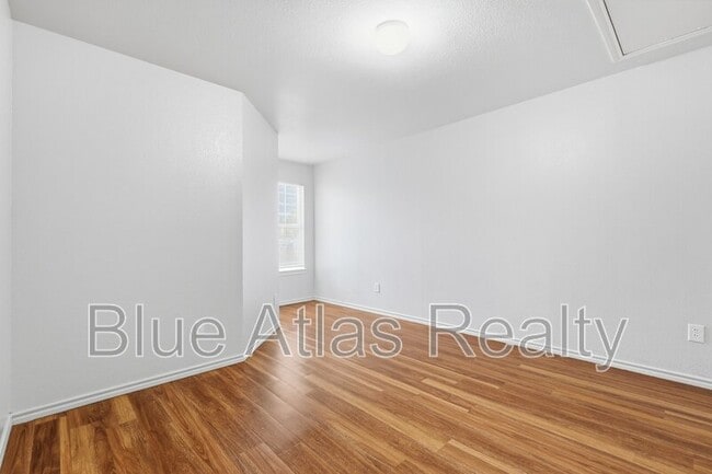 Building Photo - 908 Drexel St