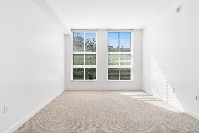 Building Photo - 480 Hibiscus St