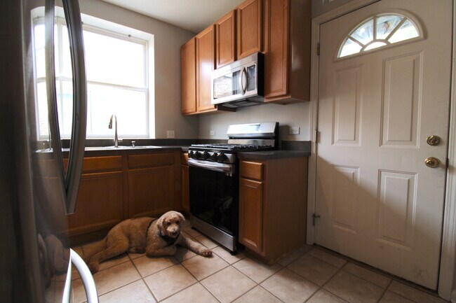 Building Photo - 1517 W Jonquil Terrace