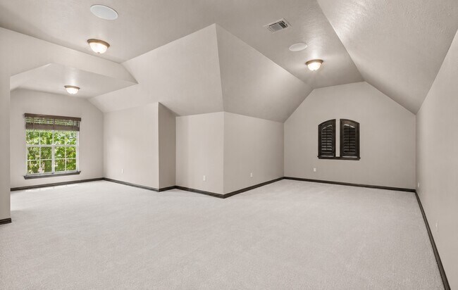 Building Photo - 18 Degas Park Dr