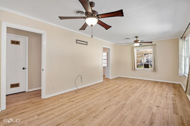 Building Photo - Cute 3 Bedroom 1.5 Bath