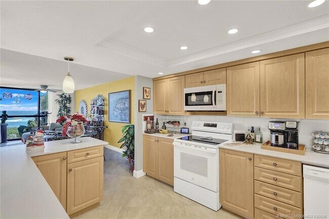Building Photo - 10410 S Ocean Dr