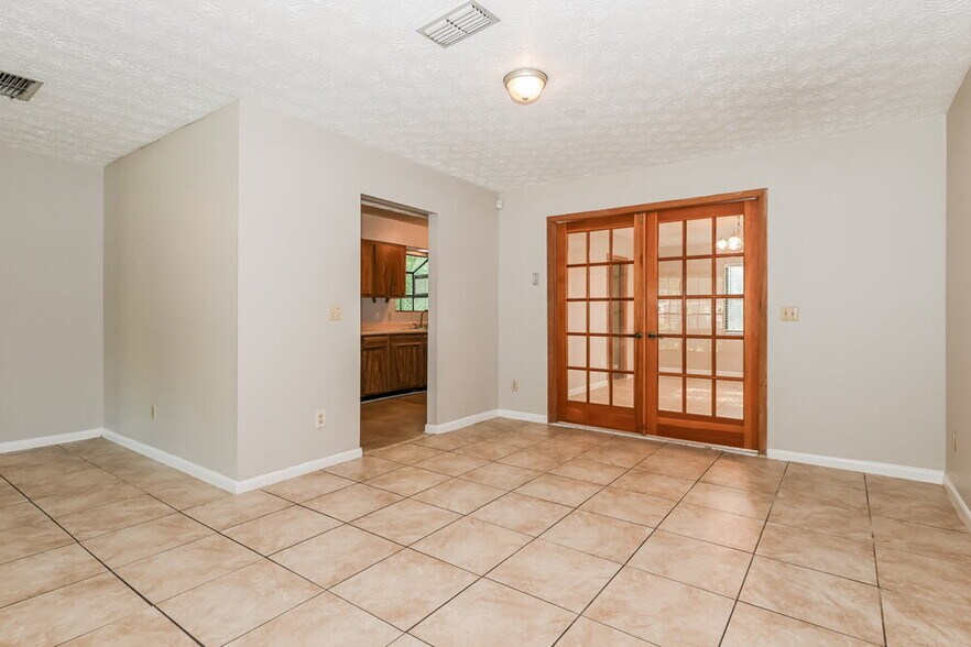 Building Photo - 7279 Sharbeth Dr S