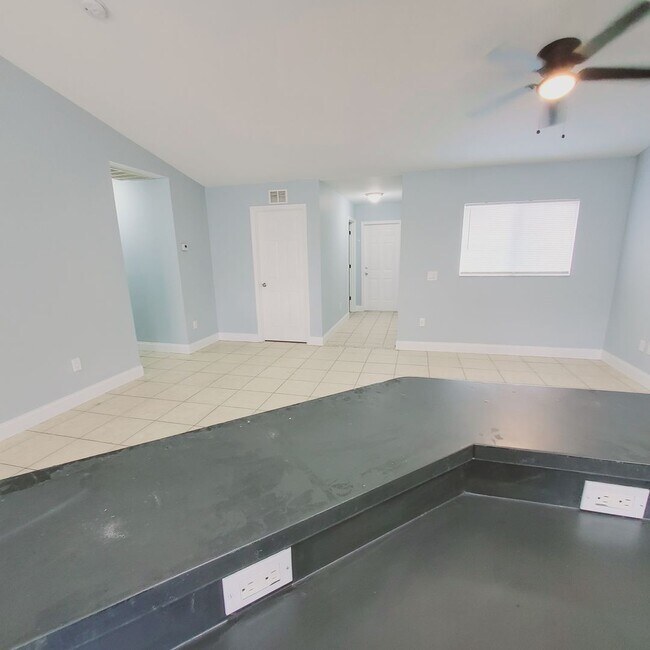 Building Photo - 777/779 Bedford Drive