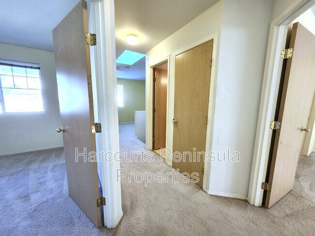 Building Photo - 1598 Seasons Ln NW