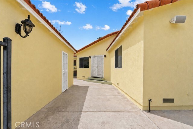 Building Photo - 5110 Petit Ave