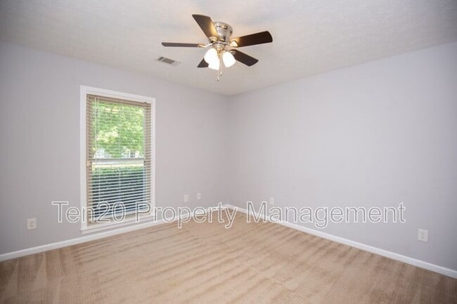 Building Photo - 202 Plum Ct