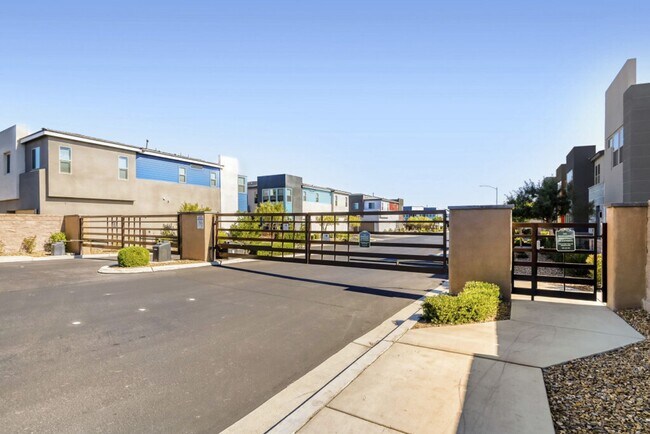 Building Photo - Stylish 2-Bedroom Townhome in Southwest Las Vegas