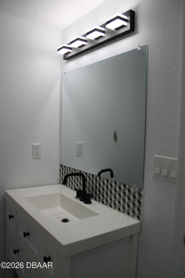 Building Photo - 147 Lindley Rd