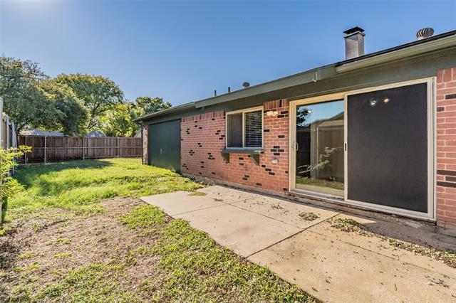 Building Photo - 2912 Charter Oak Dr