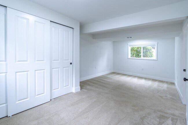 Building Photo - 4bed/3bath home in Finn Hill