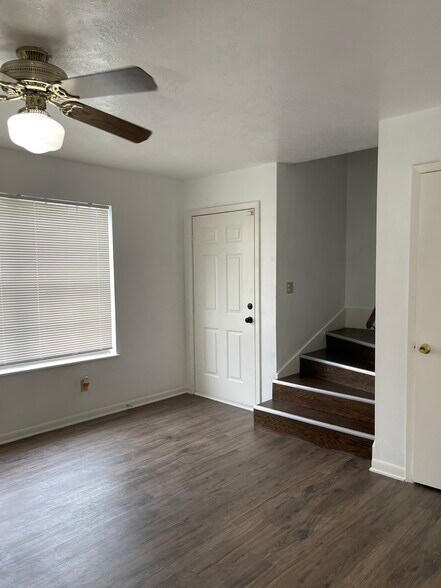 Building Photo - 1205 Vinyard Ct