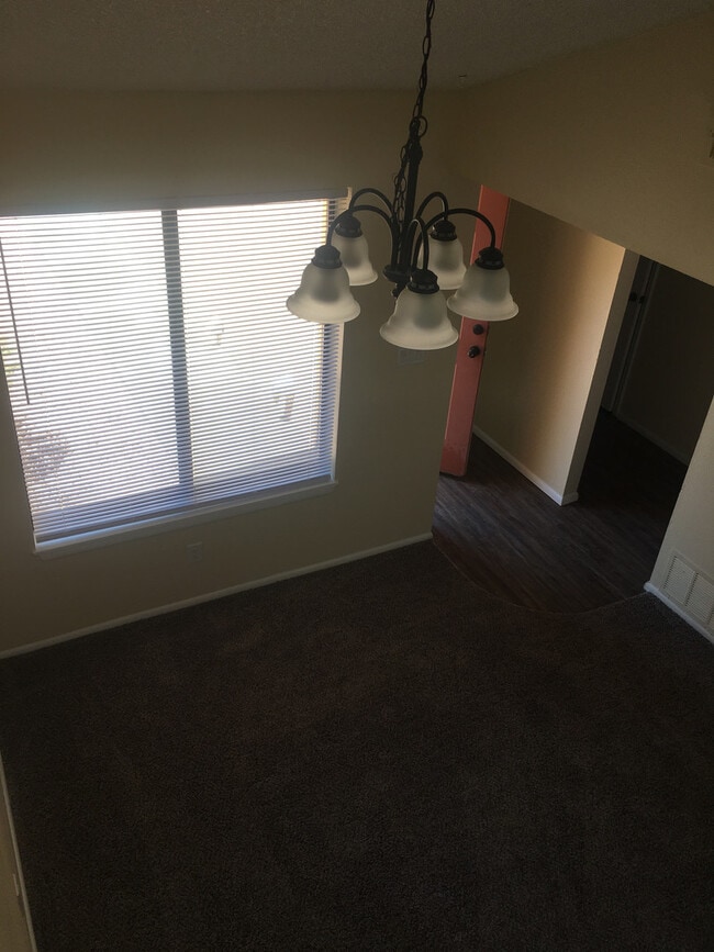 Building Photo - 2 Bedroom Condo in Country Club Villas Com...