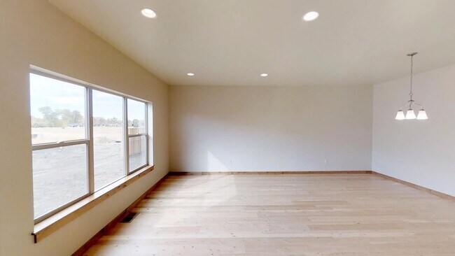 Building Photo - 120 Naomi Rose Ln