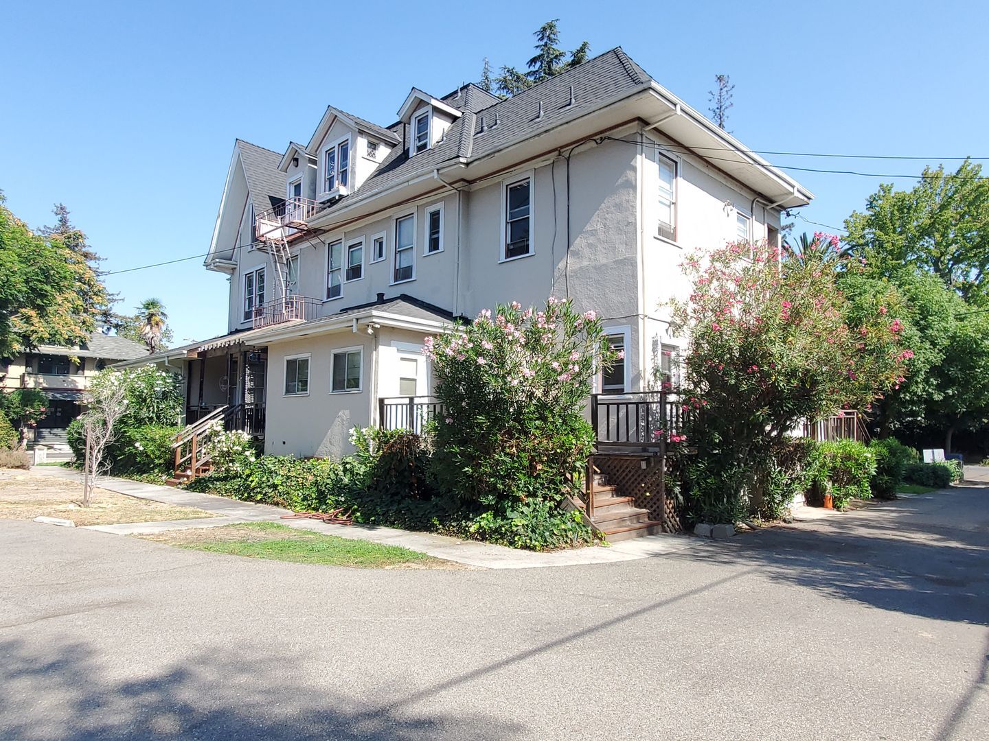 Building Photo - 99 S 14th St