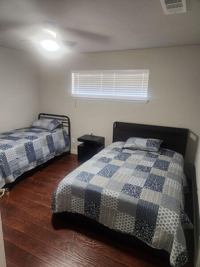 Building Photo - Spacious 4BR House in Dallas