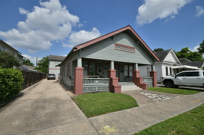Building Photo - 536 Columbia St