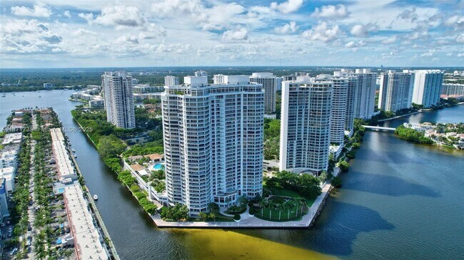Building Photo - 2600 Island Blvd