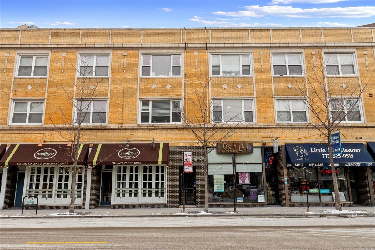Building Photo - 2465 N Clark St